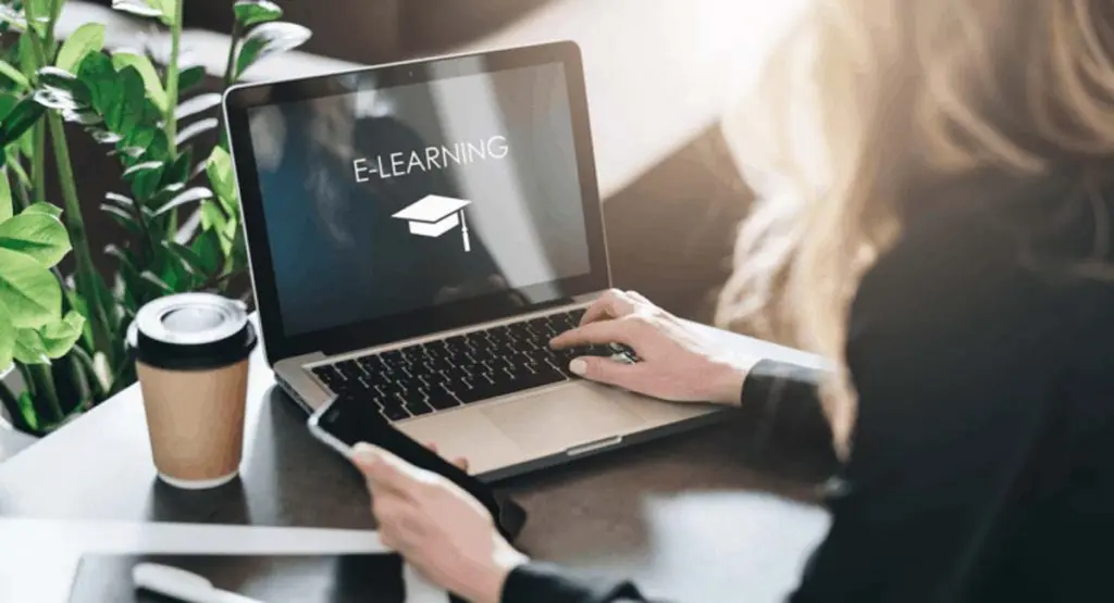 How to choose the best school to study English online